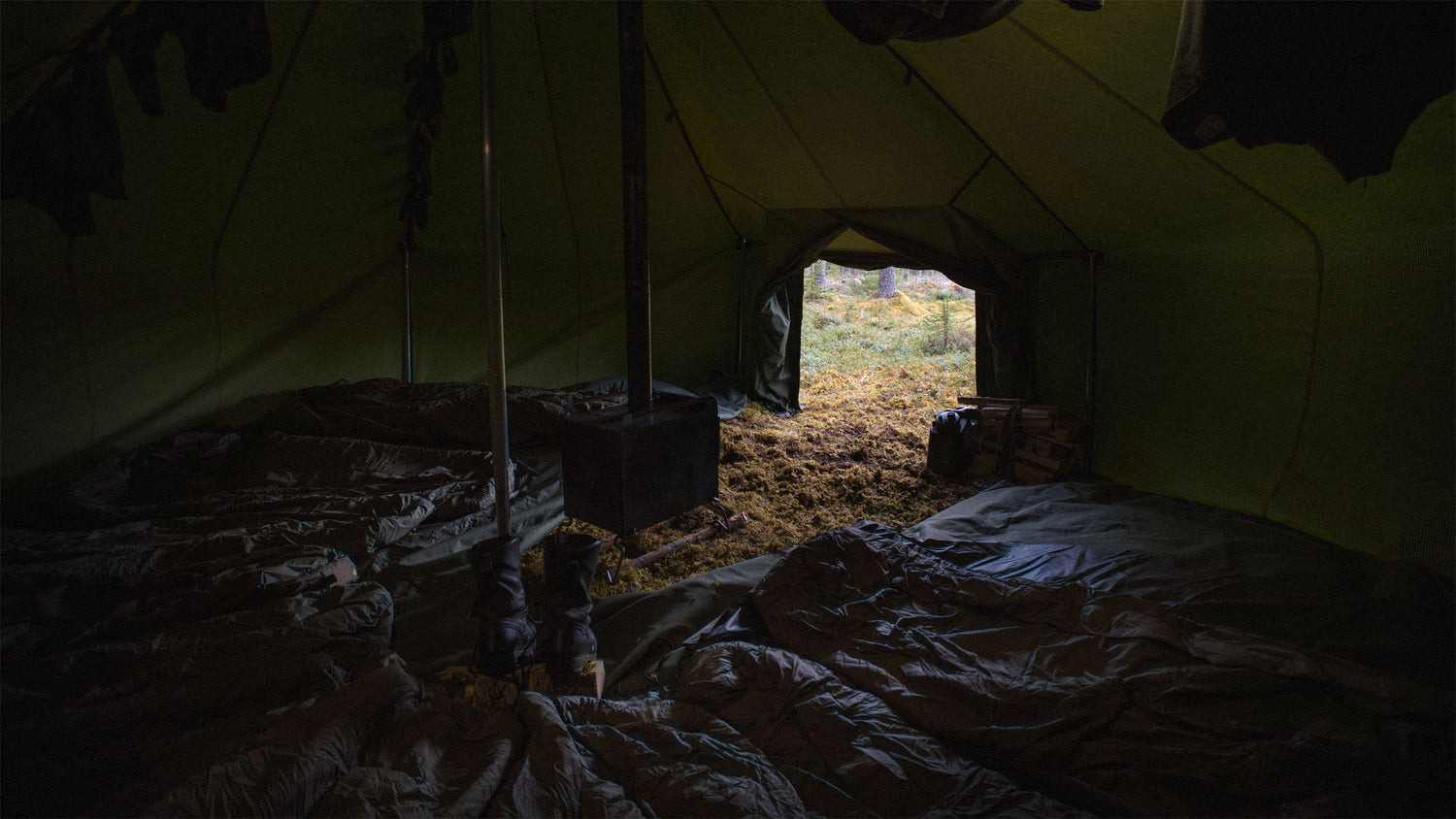 Field camp tents & stoves