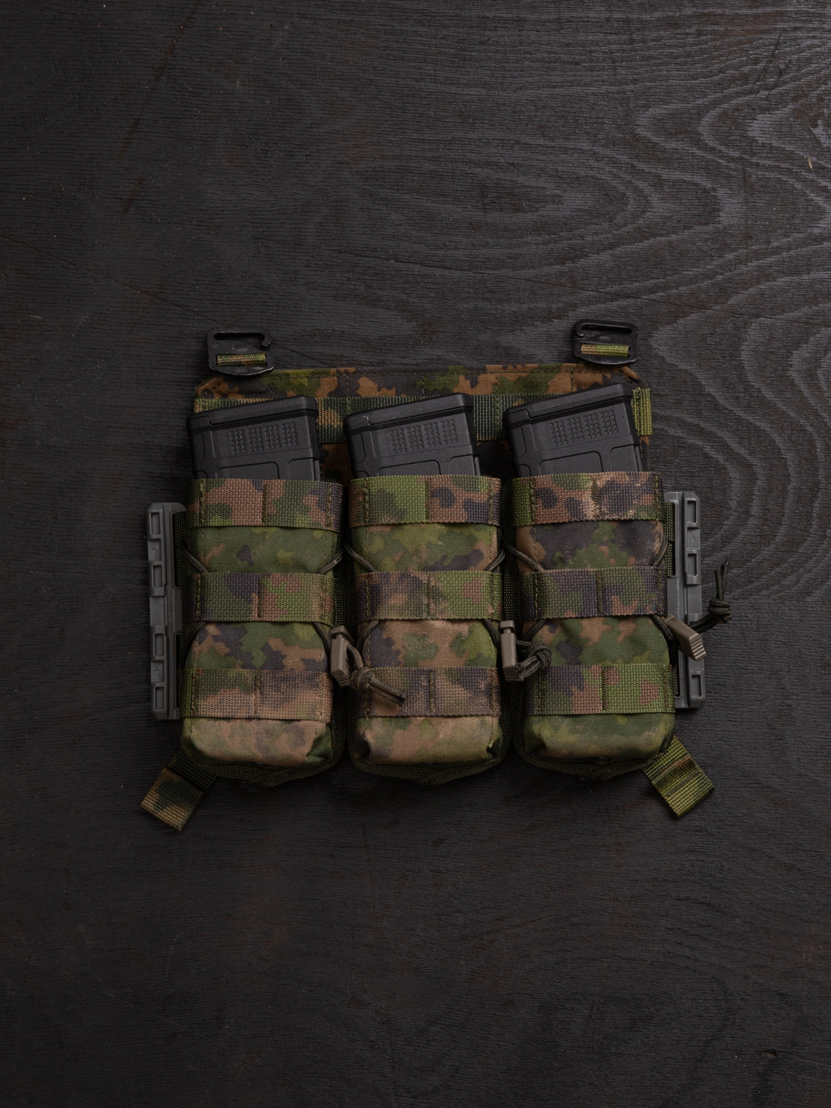 Savotta Varjelus PALS placard with Savotta open top mag pouches AR15-AK attached